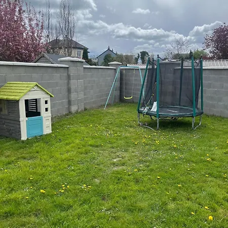 Large 3 Bedroom Family בית נופש