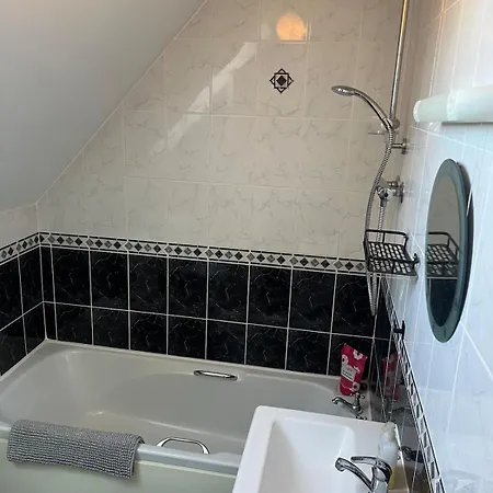בית נופש Large 3 Bedroom Family *