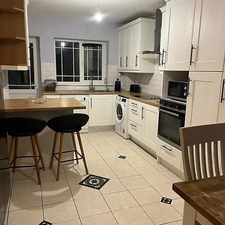 בית נופש Large 3 Bedroom Family