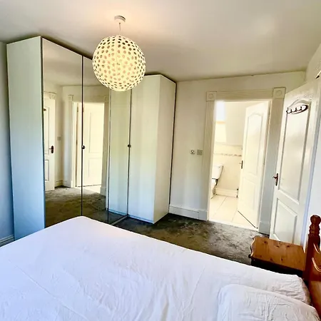 בית נופש Large 3 Bedroom Family